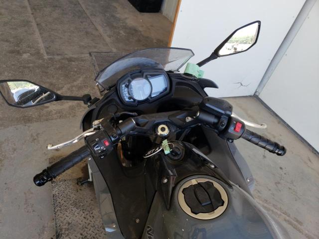 JKAEXEJ10JDA02537 - 2018 KAWASAKI EX650 J გრაფიტი ფოტო 5