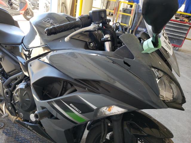 JKAEXEJ10JDA02537 - 2018 KAWASAKI EX650 J გრაფიტი ფოტო 9