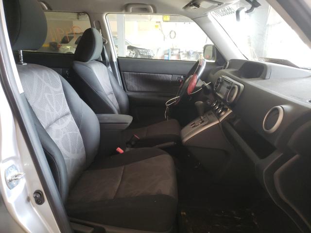 JTLZE4FE9DJ044764 - 2013 TOYOTA SCION XB Gümüş fotoğraf 5