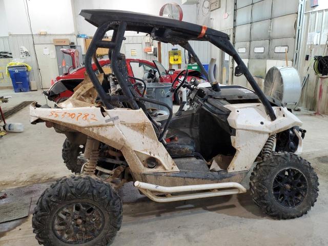 3JBPGDP17EJ000408 - 2014 CAN-AM MAVERICK 1 WHITE photo 1