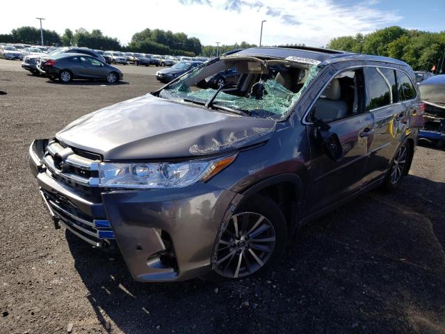 5TDJZRFH3HS418556 - 2017 TOYOTA HIGHLANDER GRAY photo 2