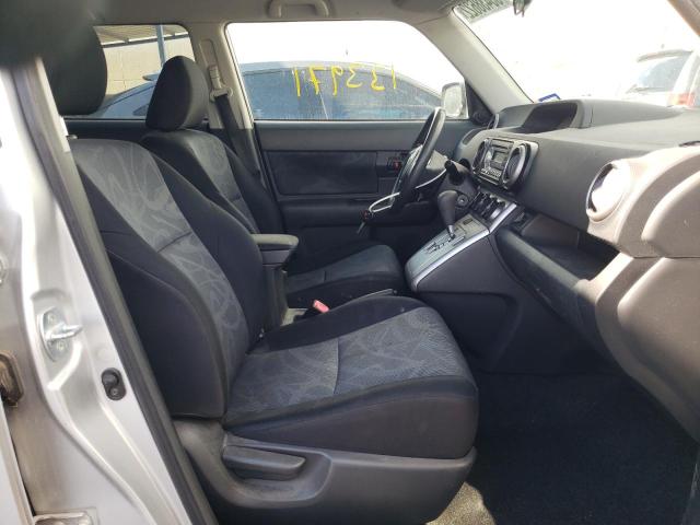 JTLZE4FE8B1118642 - 2011 TOYOTA SCION XB SILVER photo 5
