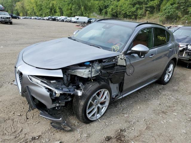ZASPAKBN6L7C92935 - 2020 ALFA ROMEO STELVIO TI GRAY photo 2
