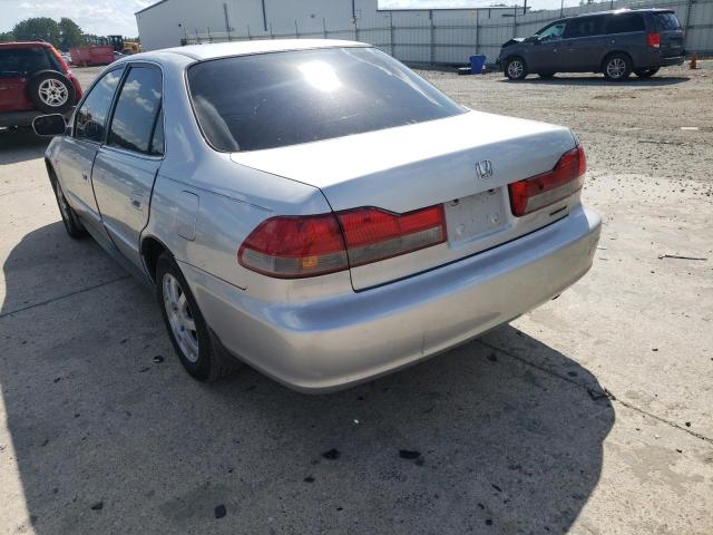 1HGCG56772A133573 - 2002 HONDA ACCORD SE SILVER photo 3