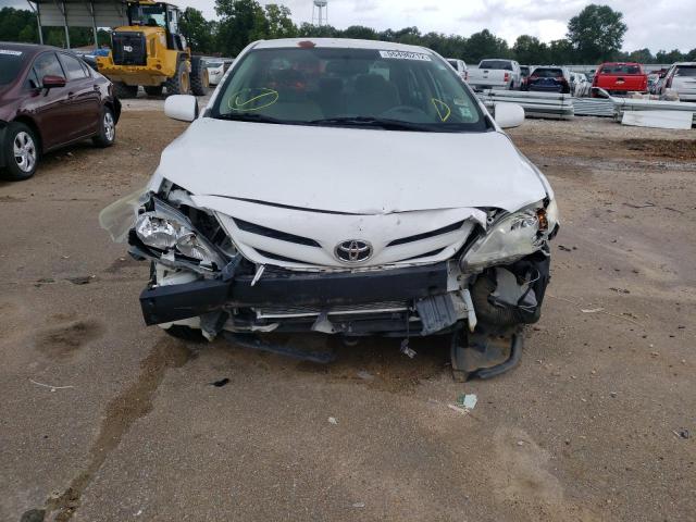 5YFBU4EE0DP150078 - 2013 TOYOTA COROLLA BA WHITE photo 9