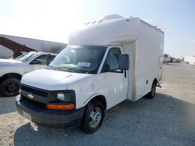 1GBJG31U471205347 - 2007 CHEVROLET G3100 WHITE photo 2