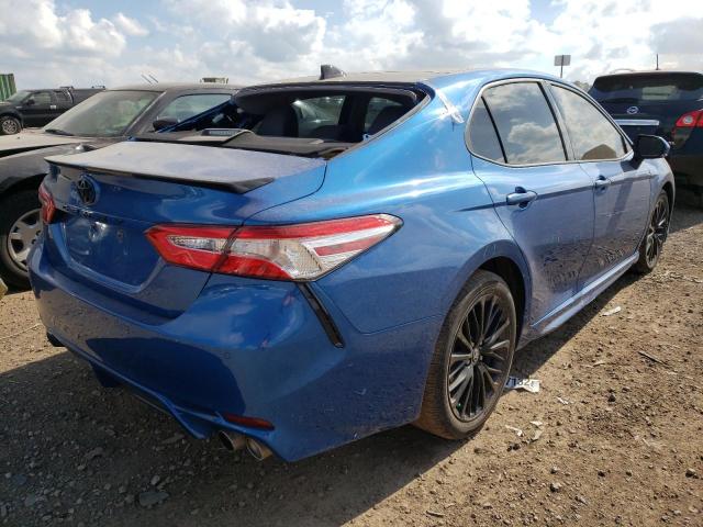 4T1B61HK6JU011139 - 2018 TOYOTA CAMRY XSE BLUE photo 4