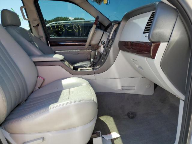 5LMEU88H34ZJ47653 - 2004 LINCOLN AVIATOR 银色 照片 5