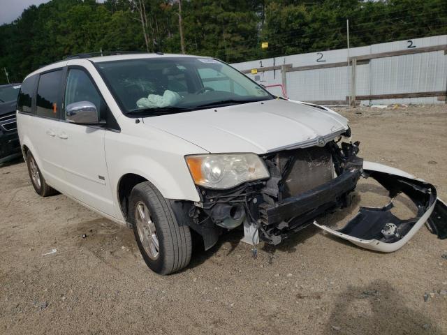 2A8HR54P58R699617 - 2008 CHRYSLER TOWN & COU WHITE photo 1