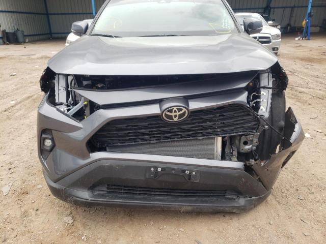 2T3A1RFV3NC267954 - 2022 TOYOTA RAV4 XLE P GRAY photo 9