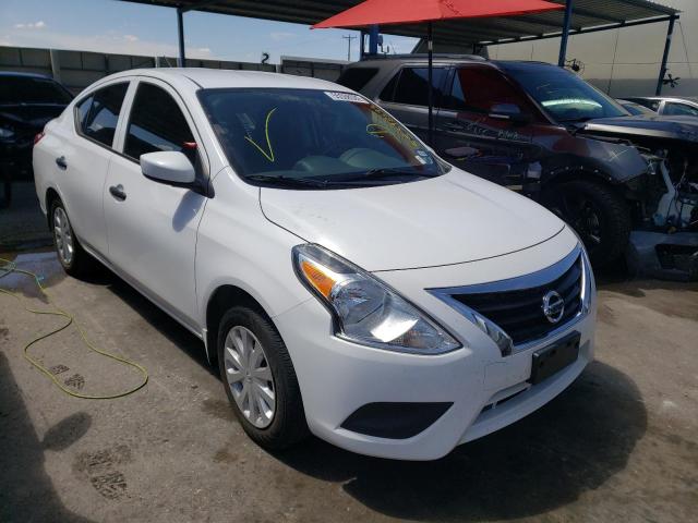 3N1CN7AP7HL887570 - 2017 NISSAN VERSA S WHITE photo 1