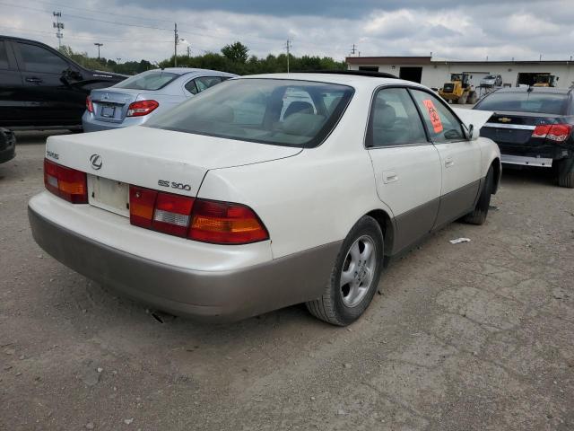 JT8BF28G6X0234611 - 1999 LEXUS ES 300 WHITE photo 4