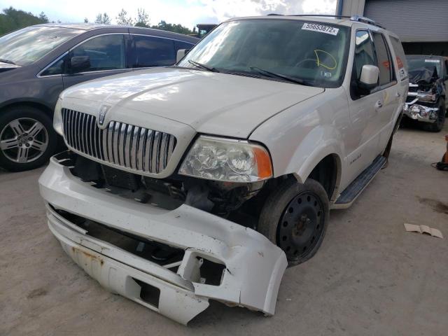 5LMFU28525LJ18530 - 2005 LINCOLN NAVIGATOR WHITE photo 2