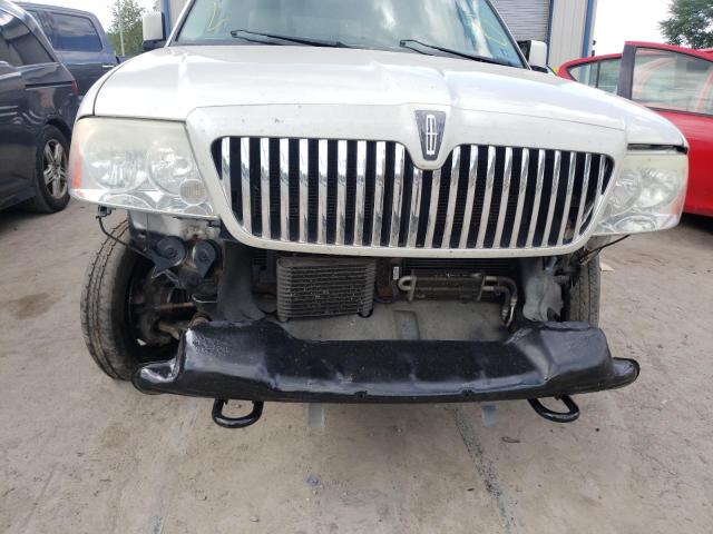 5LMFU28525LJ18530 - 2005 LINCOLN NAVIGATOR 白色 照片 9