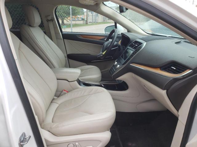 5LMCJ2C91HUL55305 - 2017 LINCOLN MKC SELECT WHITE photo 5