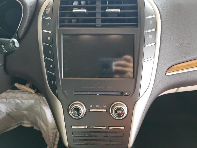 5LMCJ2C91HUL55305 - 2017 LINCOLN MKC SELECT WHITE photo 9