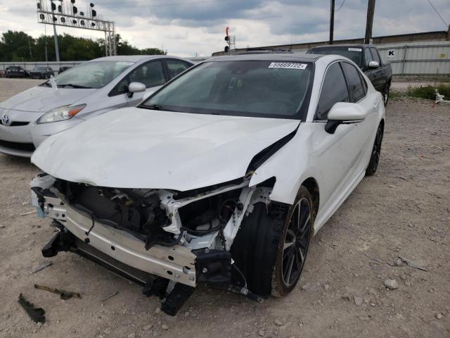 4T1B61HK0JU058456 - 2018 TOYOTA CAMRY XSE WHITE photo 2