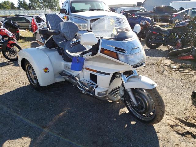 1HFSC2231VA903607 - 1997 HONDA GL1500 SE1 WHITE photo 1