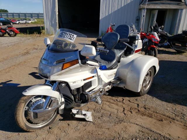 1HFSC2231VA903607 - 1997 HONDA GL1500 SE1 WHITE photo 2