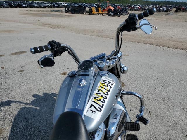 1HD1FBC1XKB609573 - 2019 HARLEY-DAVIDSON FLHR SILVER photo 5