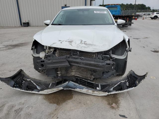 1VWDT7A31HC071161 - 2017 VOLKSWAGEN PASSAT R-L WHITE photo 9