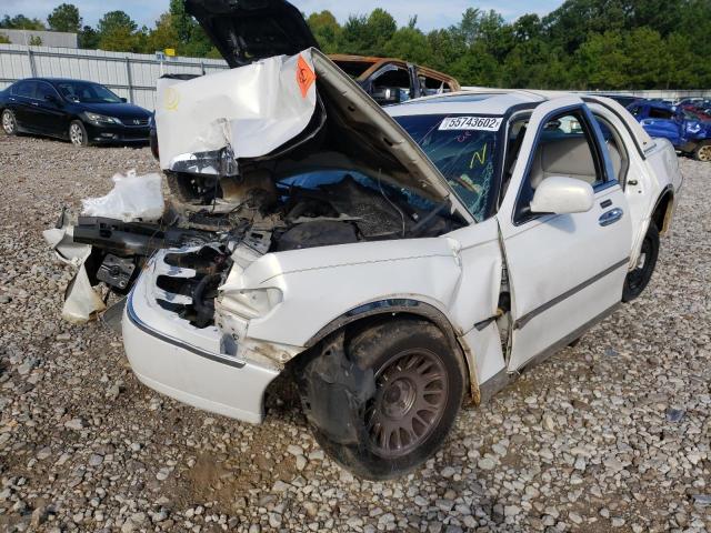 1LNHM83W2YY934207 - 2000 LINCOLN TOWN CAR C WHITE photo 2