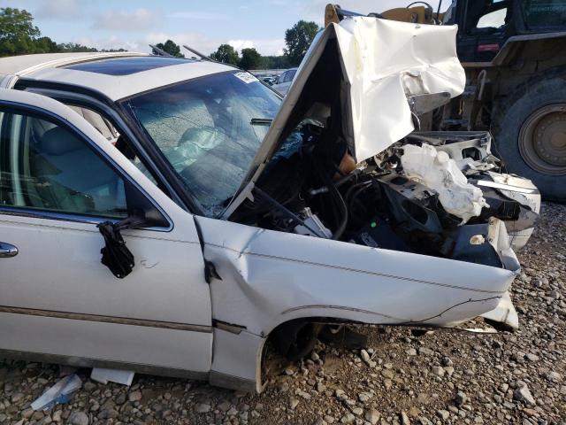 1LNHM83W2YY934207 - 2000 LINCOLN TOWN CAR C WHITE photo 9