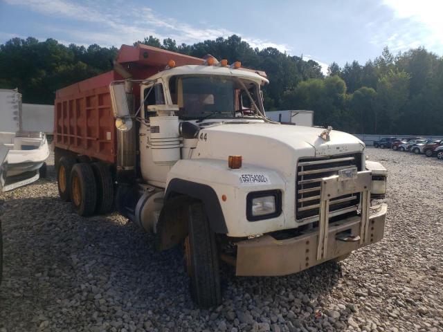 1M2P270Y1TM027403 - 1996 MACK 600 RD600 WHITE photo 1