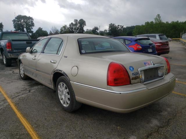 2LNBL8CV9AX752154 - 2010 LINCOLN TOWN CAR S GOLD photo 3