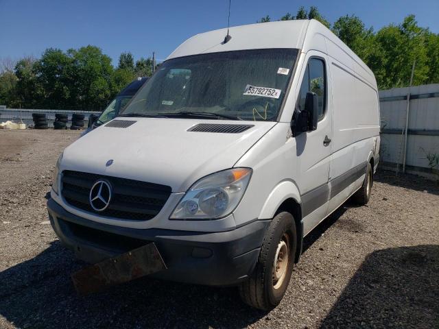 WD3PE8CB0B5580975 - 2011 MERCEDES-BENZ SPRINTER 2 WHITE photo 2