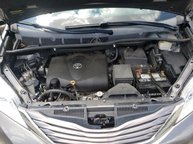 5TDKZ3DC8HS798020 - 2017 TOYOTA SIENNA LE GRAY photo 7