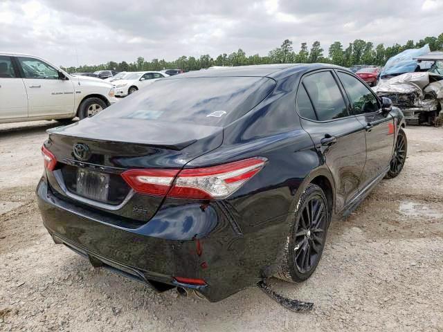 4T1B61HK6JU134634 - 2018 TOYOTA CAMRY XSE BLACK photo 4