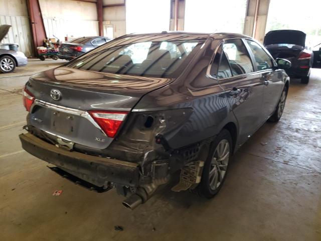 4T1BF1FK2HU716257 - 2017 TOYOTA CAMRY LE GRAY photo 4