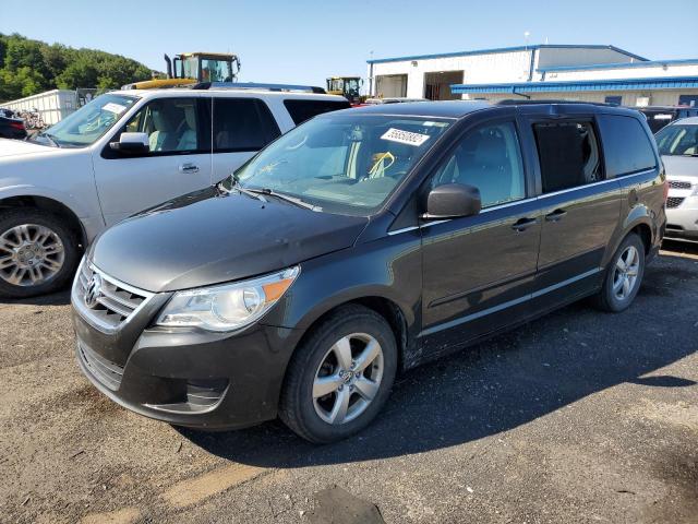 2V4RW3DG0BR669754 - 2011 VOLKSWAGEN ROUTAN SE GRAY photo 2