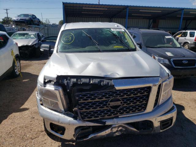 1N6AA1EJ0JN534318 - 2018 NISSAN TITAN S SILVER photo 9