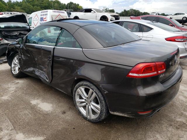 WVWFW7AH3CV000586 - 2012 VOLKSWAGEN EOS LUX Коричневий фото 3
