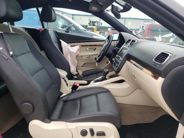 WVWFW7AH3CV000586 - 2012 VOLKSWAGEN EOS LUX Коричневий фото 5