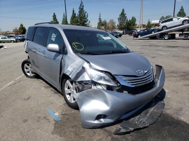 5TDKK3DC4FS568962 - 2015 TOYOTA SIENNA LE SILVER photo 1