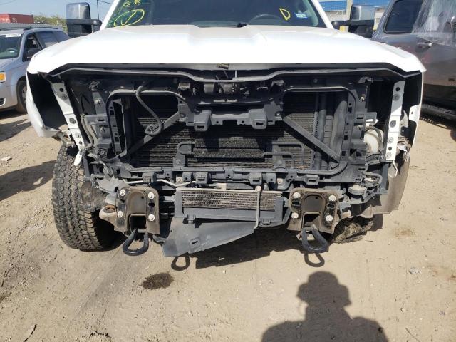 1GC2KUEG2HZ398626 - 2017 CHEVROLET SILVERADO WHITE photo 9