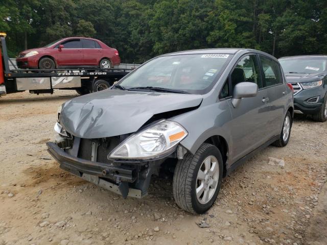 3N1BC13E29L377140 - 2009 NISSAN VERSA S GRAY photo 2