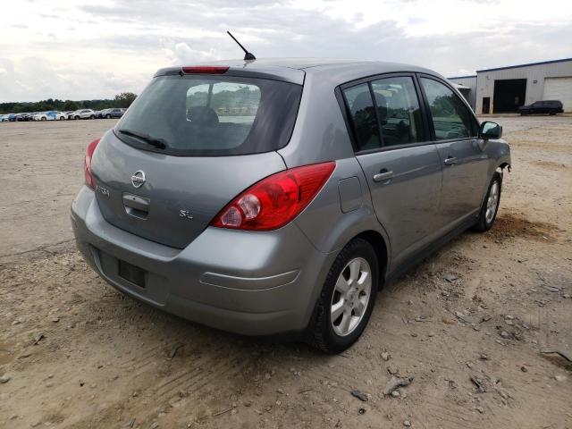 3N1BC13E29L377140 - 2009 NISSAN VERSA S GRAY photo 4