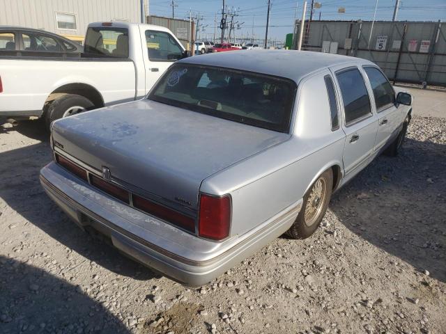 1LNLM82W5TY662000 - 1993 LINCOLN TOWN CAR S SILVER photo 4