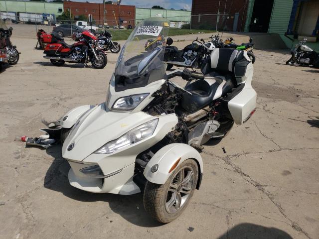 2BXJBDC15CV001883 - 2012 CAN-AM SPYDER ROA WHITE photo 2