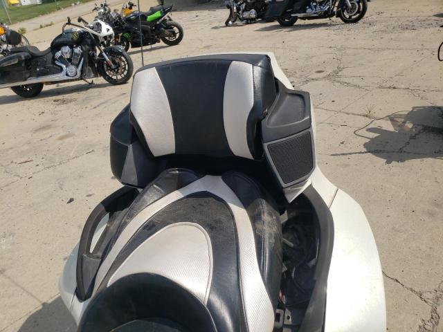 2BXJBDC15CV001883 - 2012 CAN-AM SPYDER ROA WHITE photo 6