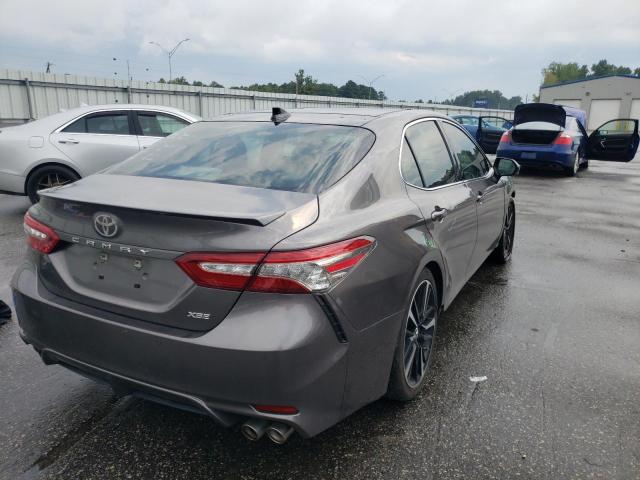 4T1B61HK2JU079356 - 2018 TOYOTA CAMRY XSE GRAY photo 4