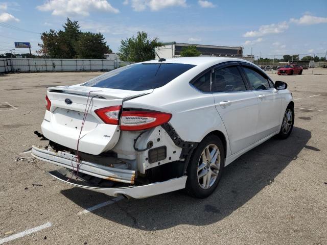 3FA6P0H79DR111813 - 2013 FORD FUSION SE WHITE photo 4