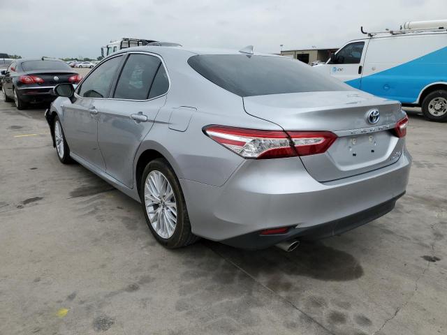 4T1B21HK2KU011099 - 2019 TOYOTA CAMRY HYBR SILVER photo 3