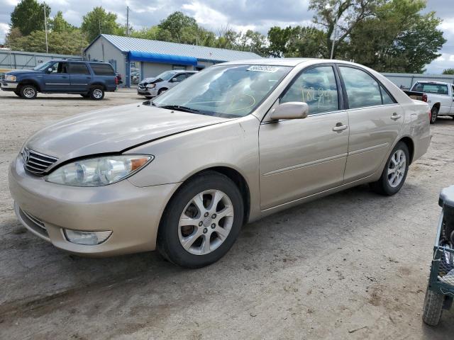 4T1BE30K25U988665 - 2005 TOYOTA CAMRY LE GOLD photo 2