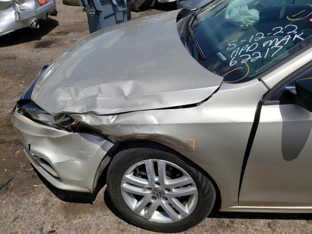 3VW2K7AJ1FM210645 - 2015 VOLKSWAGEN JETTA BASE BEIGE photo 9