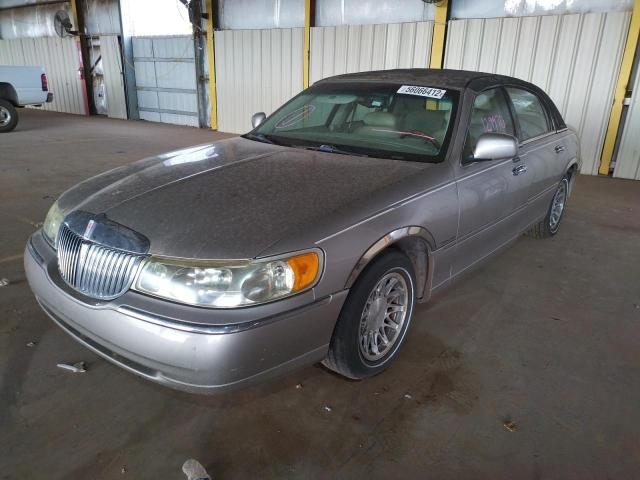 1LNHM82W21Y712693 - 2001 LINCOLN TOWN CAR S TAN photo 2